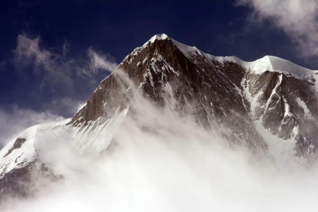 snow-peak-mountain-2023-11-27-05-07-45-utc.webp