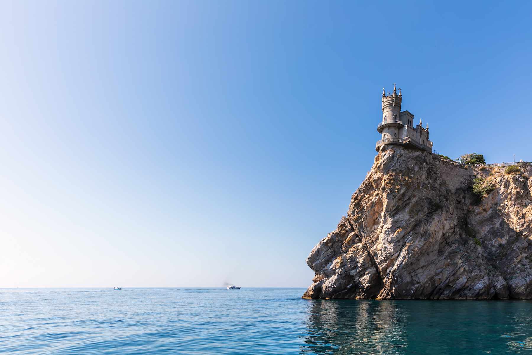 swallow-s-nest-castle-wonderful-view-gaspra-crimea (1).jpg